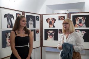 otvoritev razstave 'Poglej me v oči', Foto atelje Postojna035